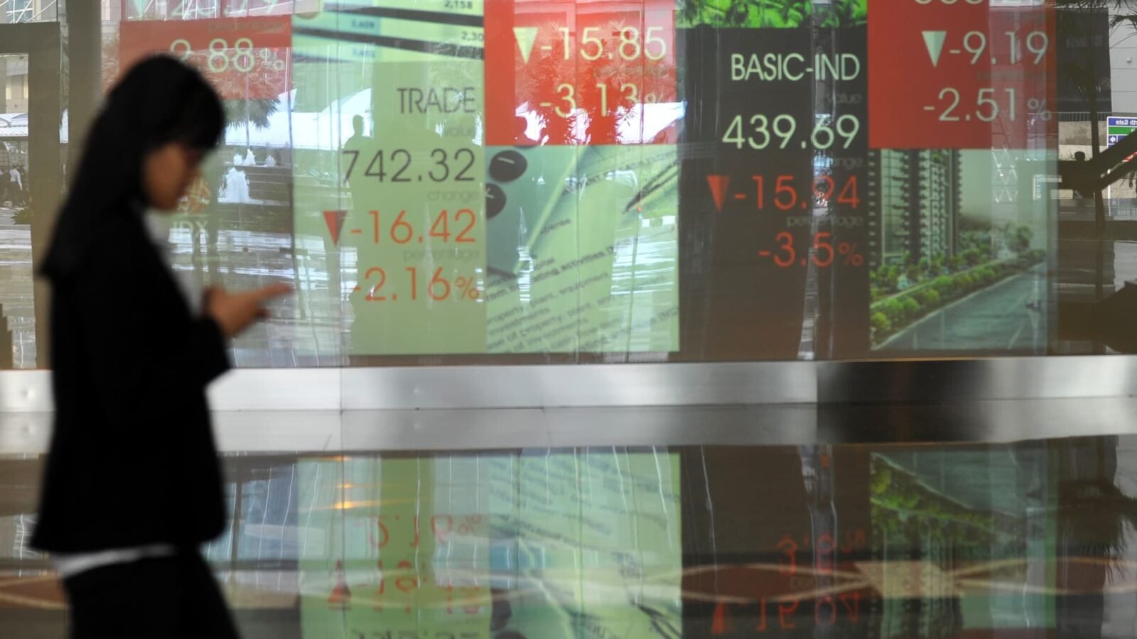 Indonesian Stocks Enter Bull Market After Rebounding From Five-Year Low
