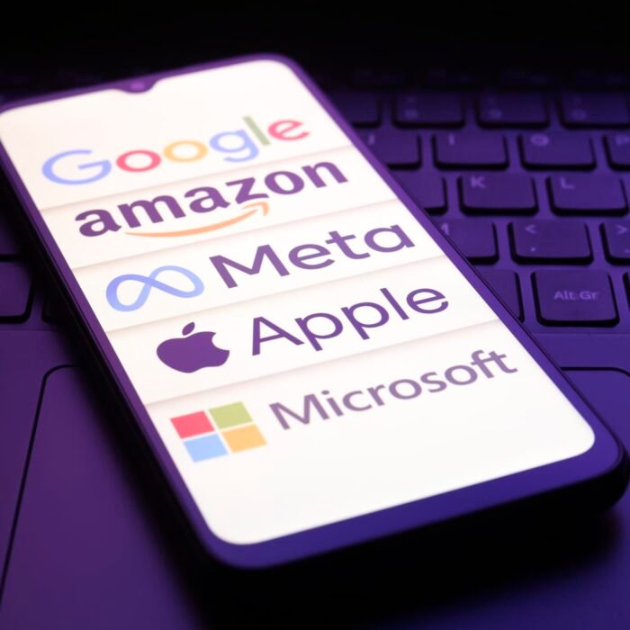 Amazon Soars 12% While Apple Tumbles 7% on Contrasting Earnings Reports