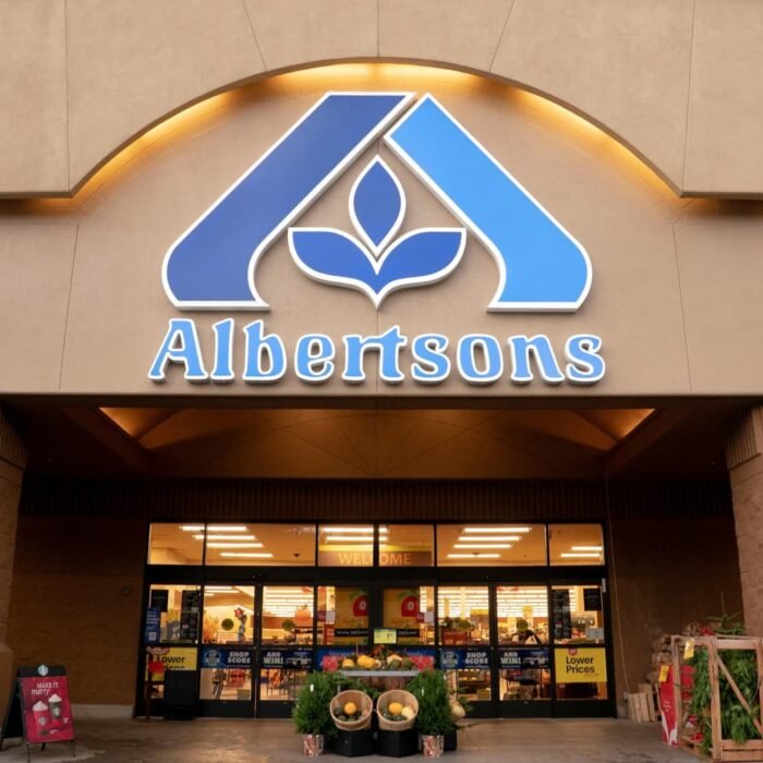 Albertsons Shares Plunge Over 20% on Sharply Reduced Earnings Outlook