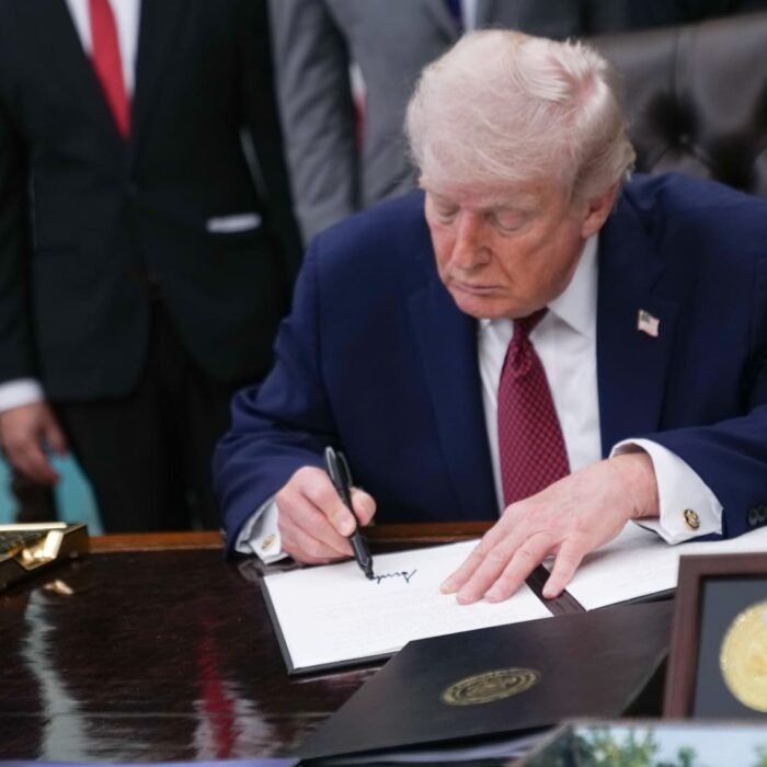 Trump Announces 2028 Generic Drug Tariffs to Push U.S. Manufacturing