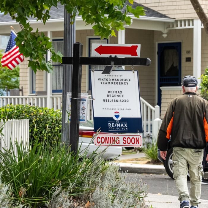 Mortgage Rates Climb to Highest Level Since August as Buyers Return