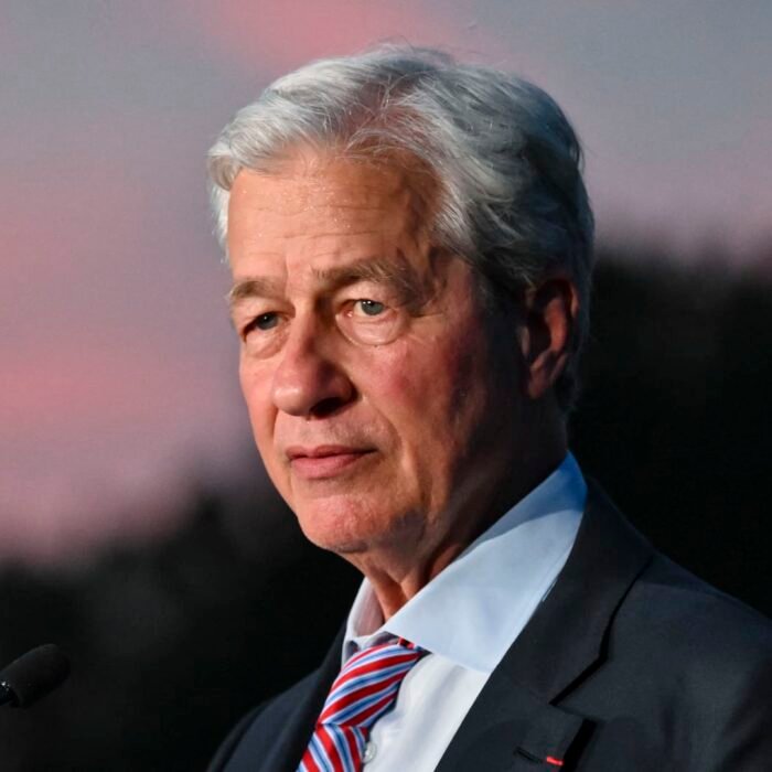 Investors Flock to Short-Term Treasuries as Dimon Warns Against Long-Dated Bonds
