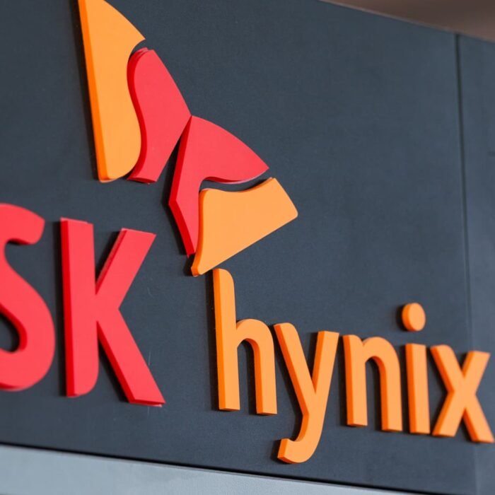 SK Hynix and Samsung Tumble as Semiconductor Rout Spreads Across Asia
