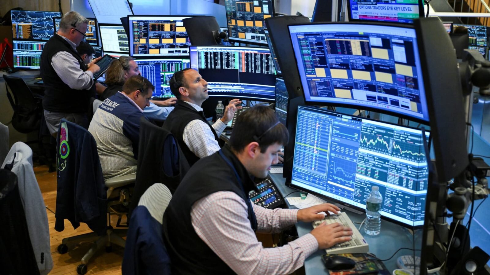 Bond Investors Push Back as Tech Giants' AI Spending Explodes