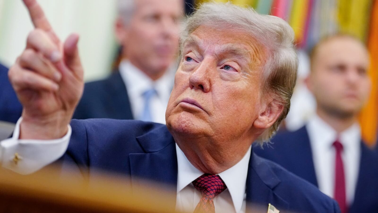 Trump Praises Fed Chair Warsh While Calling for Lower Interest Rates