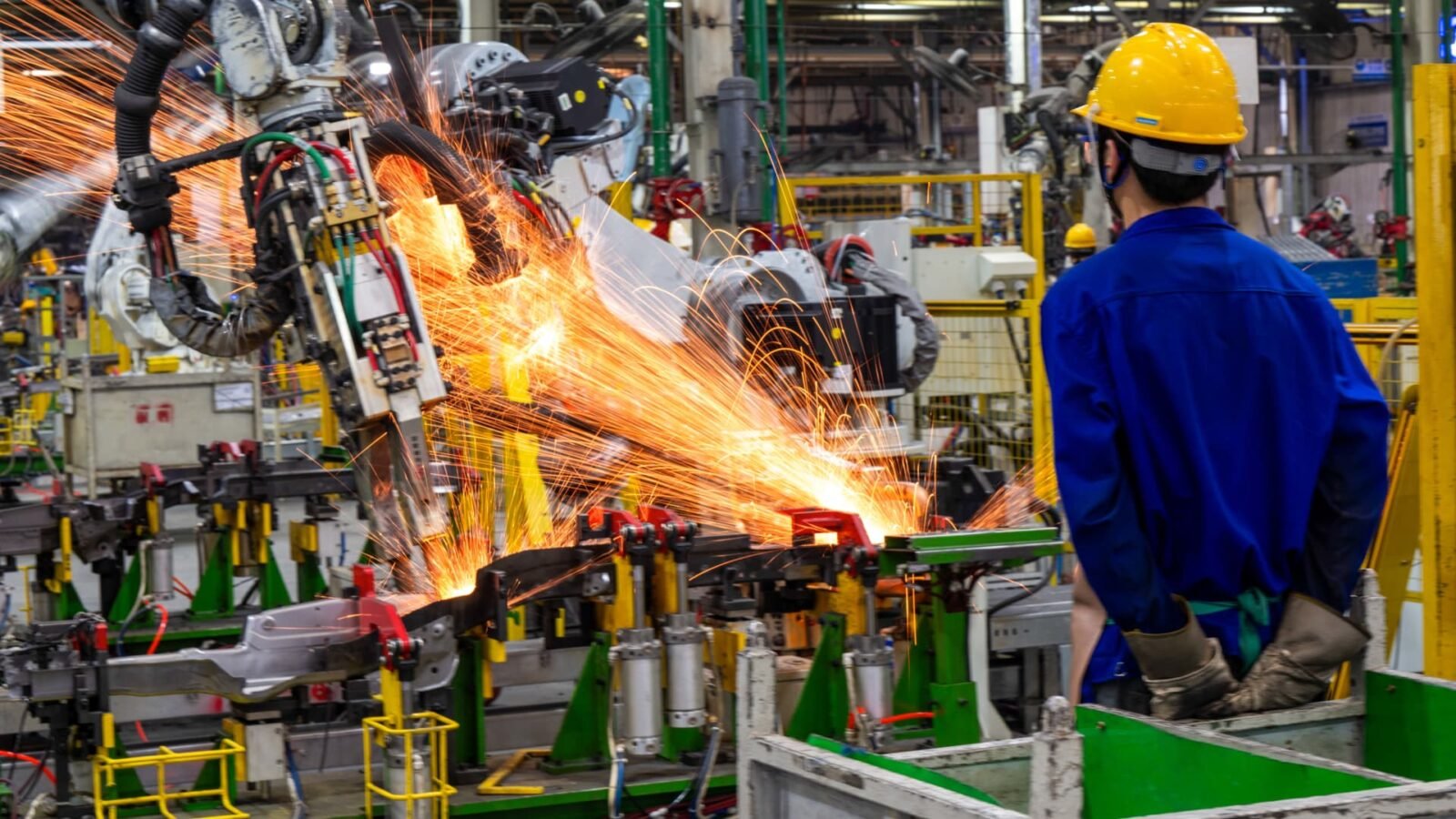 China Manufacturing PMI Slips Into Contraction as Export Momentum Fades