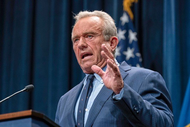 Kennedy Says Fauci Concealed Vaccine Injury After Public Safety Endorsement