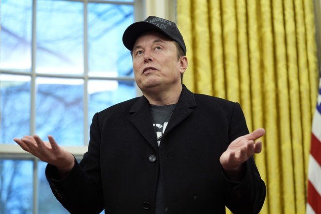 Musk Challenges Use of 'Far Right' Label in Heated Exchange With Economist Editor
