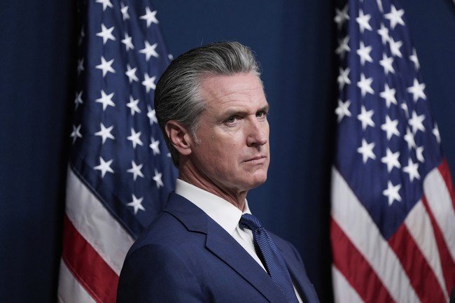 Newsom's Michigan Trip Falls Flat, Even in Deep-Blue Territory