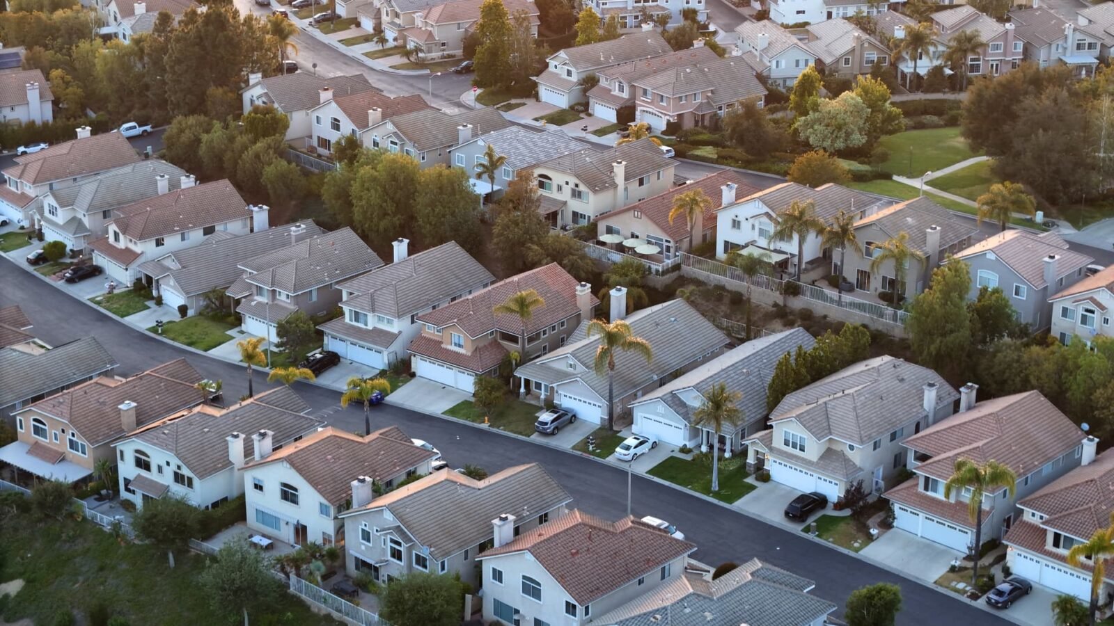 Housing investors hit 3-year low in confidence as costs soar