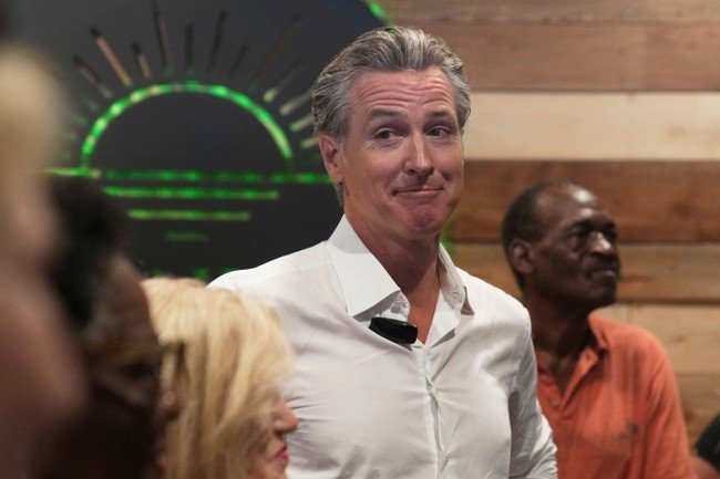 Newsom's National Pitch Falls Flat as Michigan Crowd Draws Scrutiny