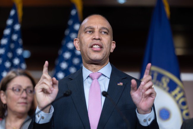 Jeffries Dodges Socialists-in-the-Party Question in Tense Meet the Press Interview