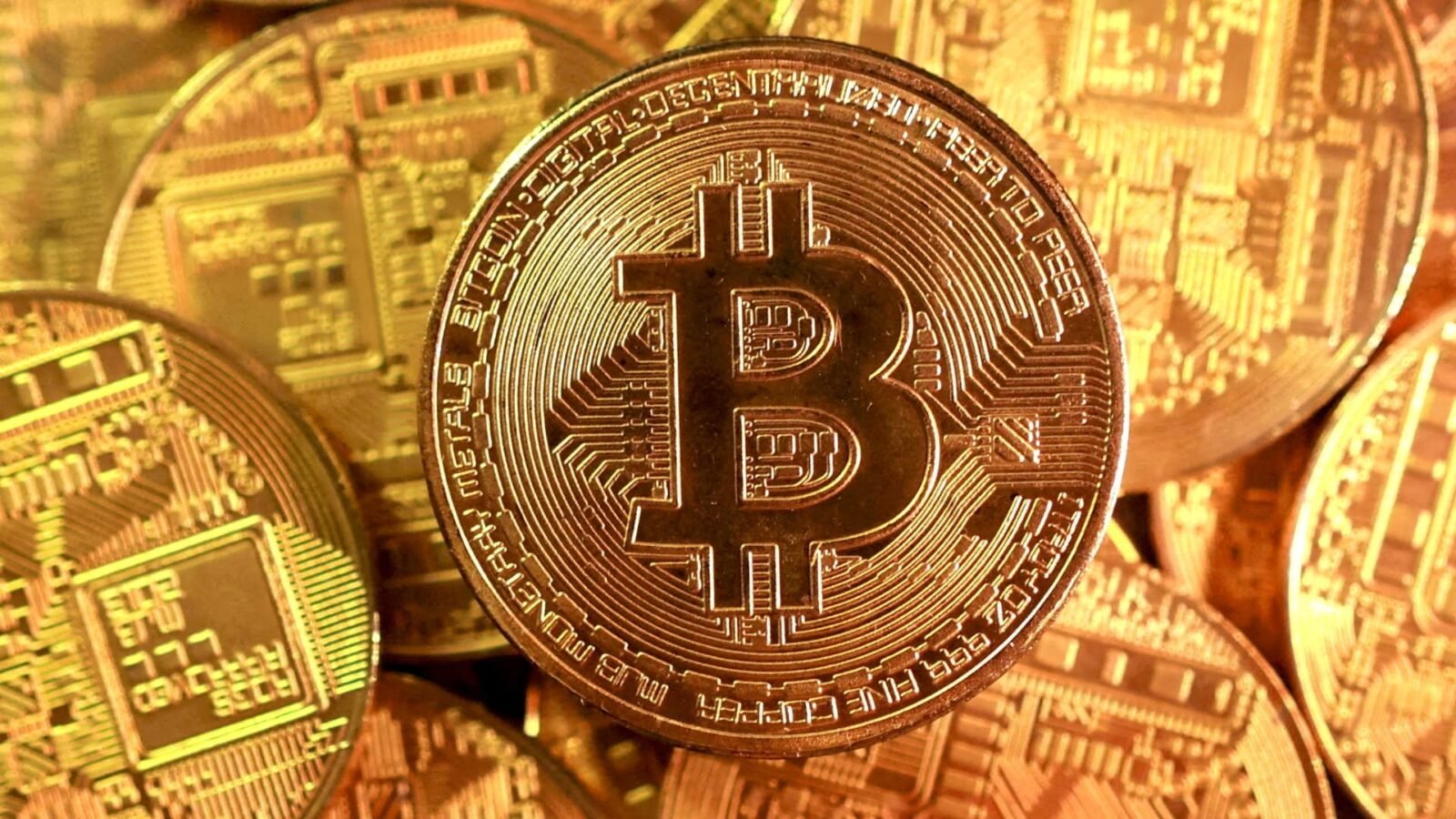 Bitcoin heads for third straight winning week as macro uncertainty drives demand