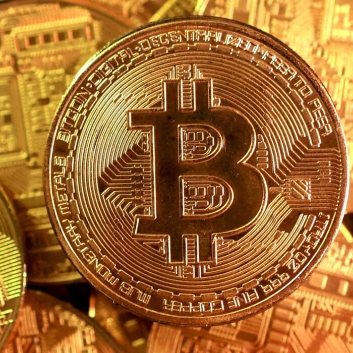 Bitcoin heads for third straight winning week as macro uncertainty drives demand