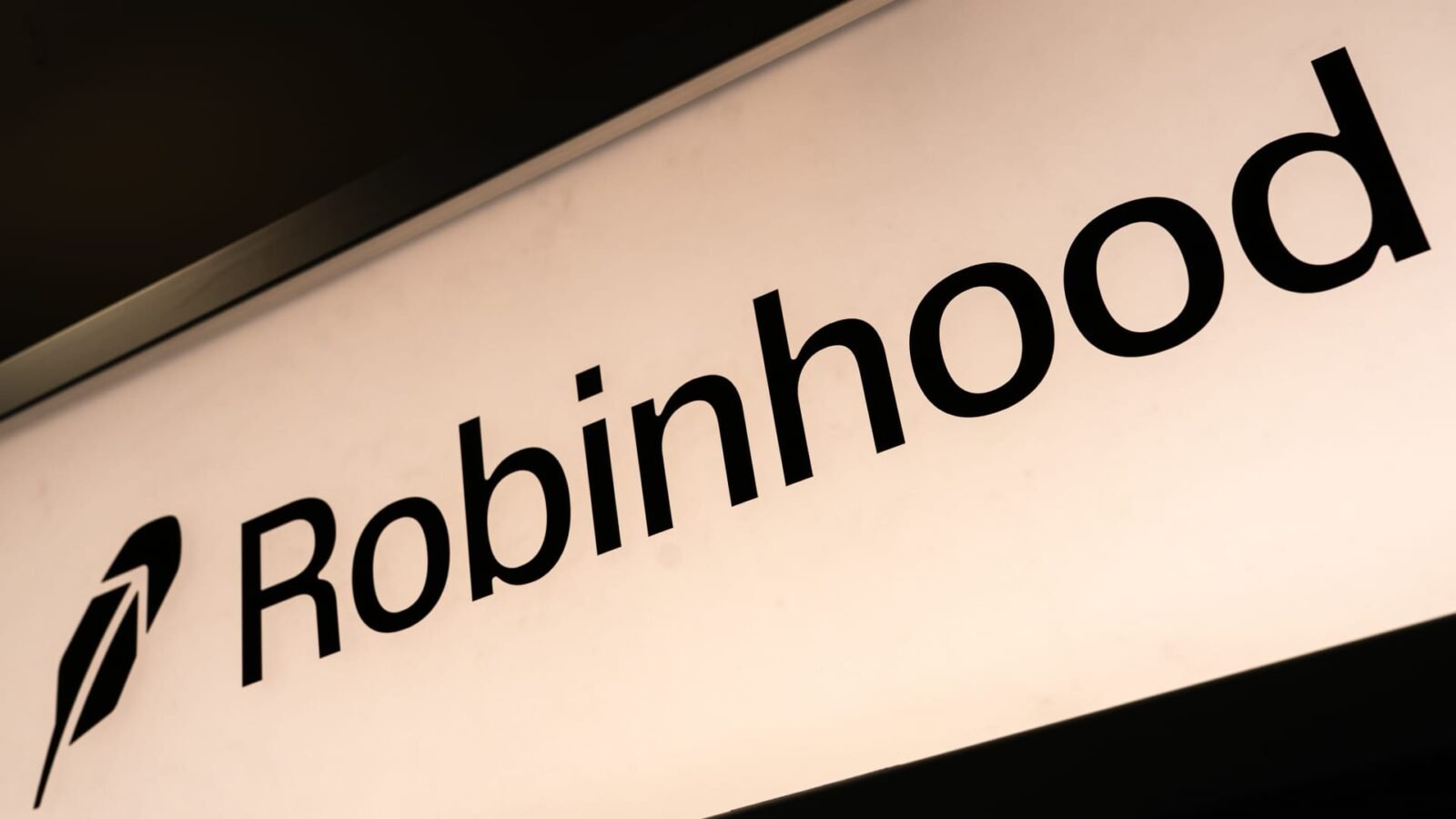 Robinhood prediction markets could get a football-season boost, Piper Sandler says