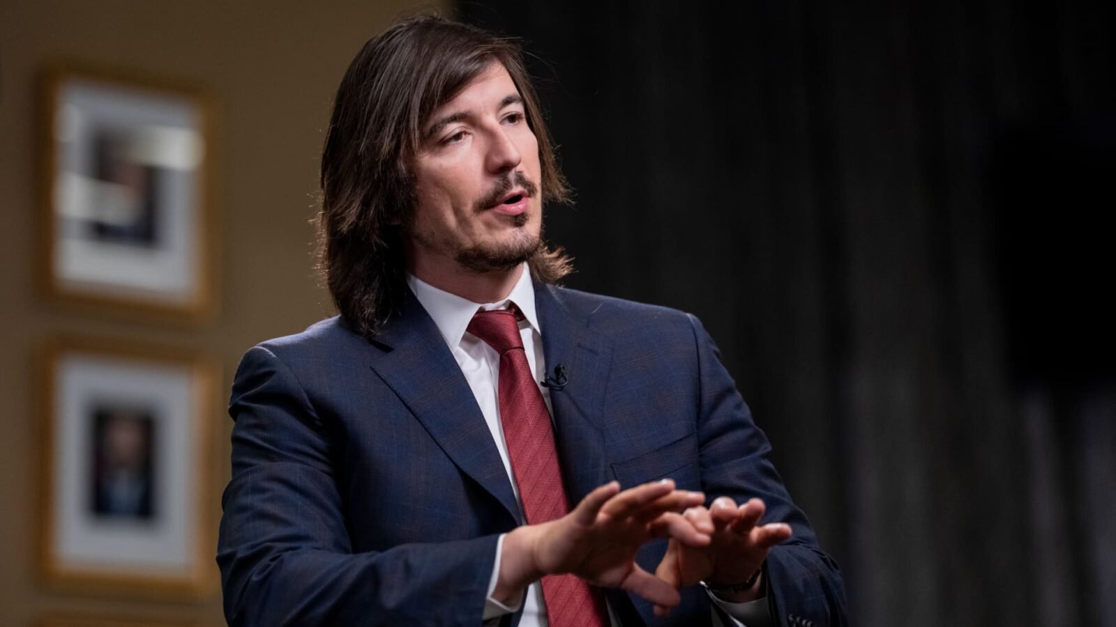 Robinhood CEO hits back at AMC over tokenized stocks, says issuers can't control all products tied to their shares