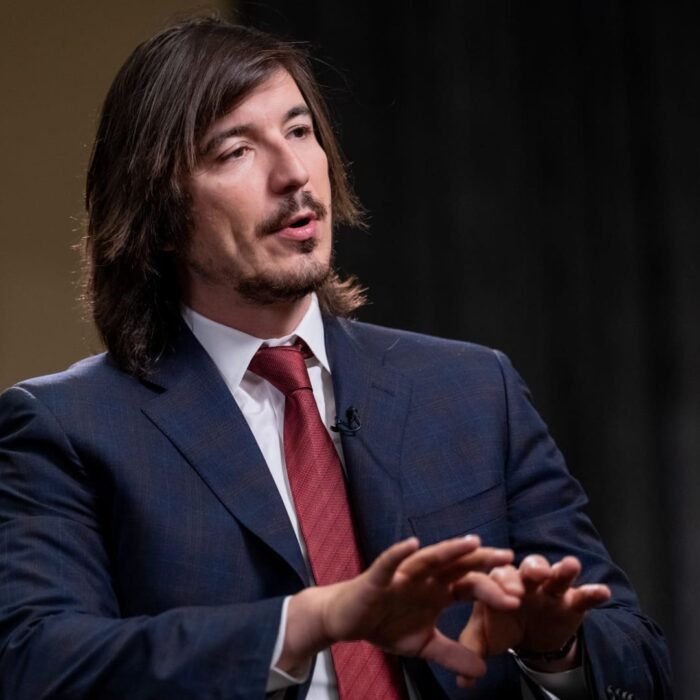 Robinhood CEO hits back at AMC over tokenized stocks, says issuers can't control all products tied to their shares