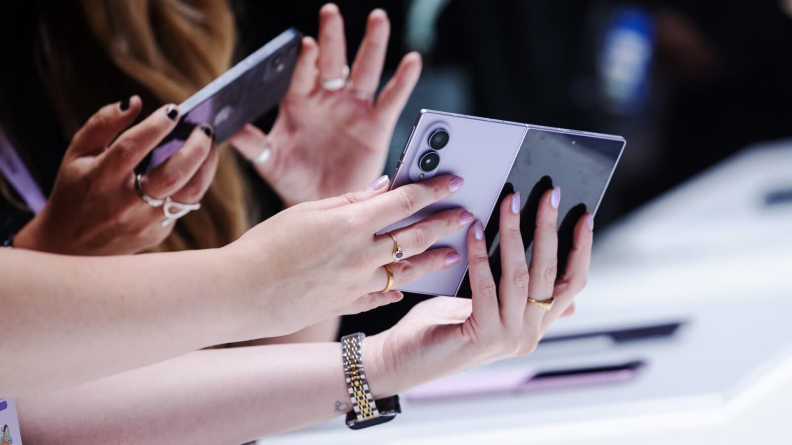 Samsung Leans on Foldable Momentum as Apple Enters the Category
